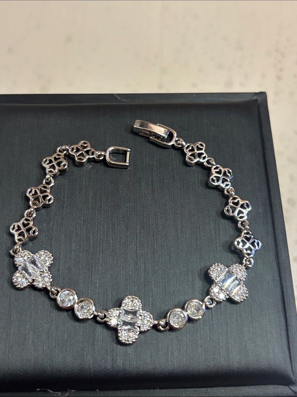 7” Silver Pavé Clover Link Bracelet with Sparkling Stones - Silver
